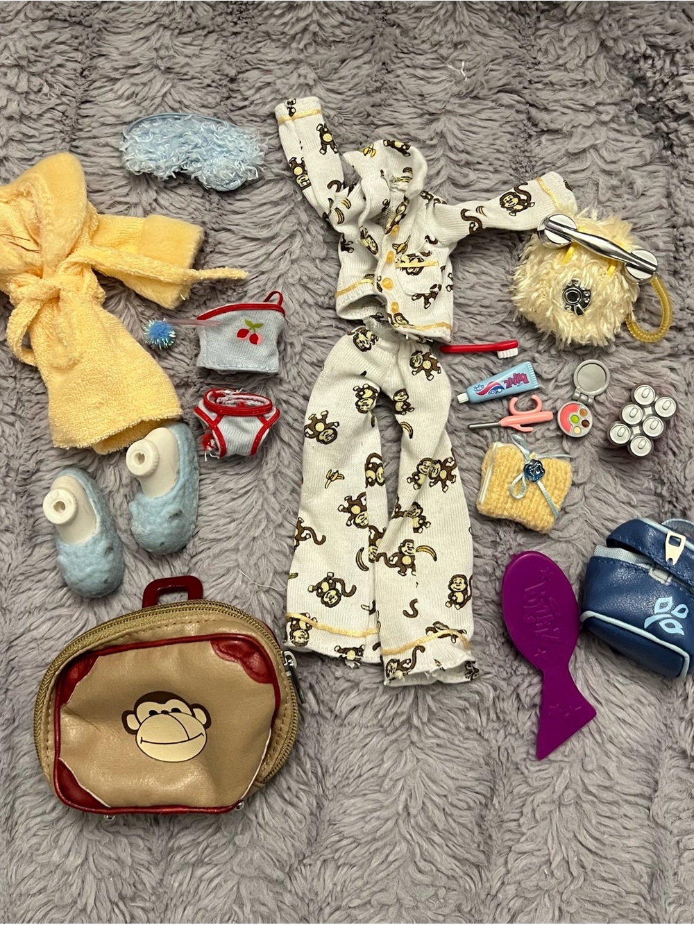 Bratz Slumber Party Meygan Pajamas, Robe and Accessories